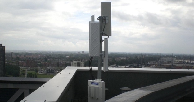 Wireless broadband hub