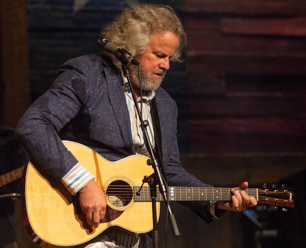 Republic Country Club, CC BY 2.0 <https://creativecommons.org/licenses/by/2.0>, via Wikimedia Commons Robert Earl Keen